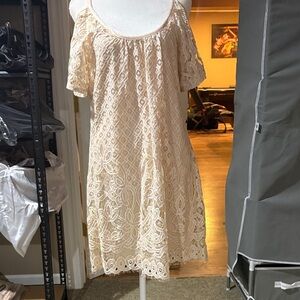 Venus EUC Sz S Elegant Cream Lace Cold Shoulder Dress